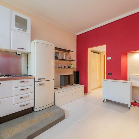 Xenia Apartments - Colorful Apartment In Fiera Area Milan Bagian luar foto