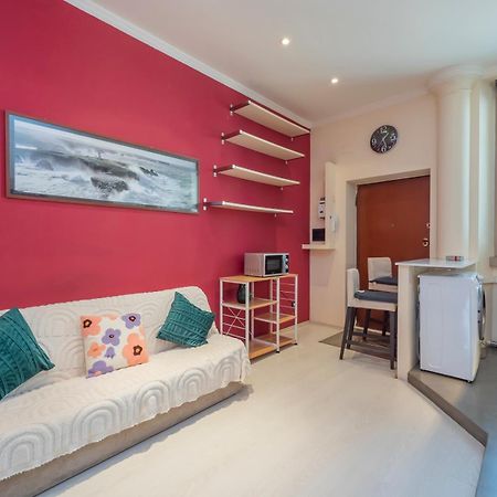 Xenia Apartments - Colorful Apartment In Fiera Area Milan Bagian luar foto